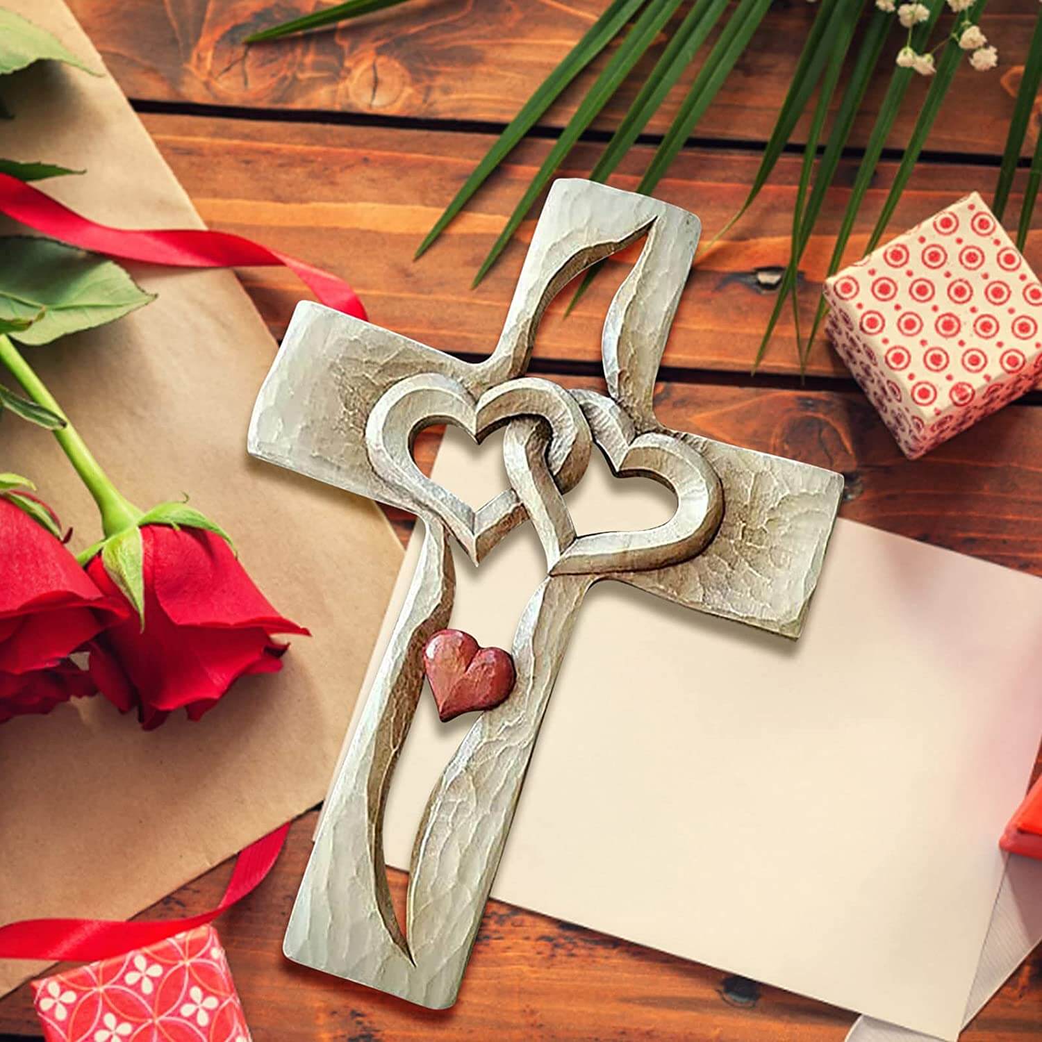 Ineinander Verschlungene Herzen | Geschnitztes Holzkreuz-Bella Webshop