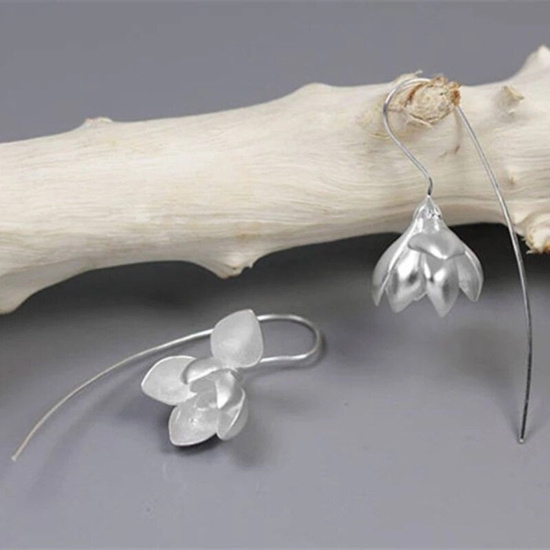 Magnolienblüten-Baumel-Ohrring-Bella Webshop