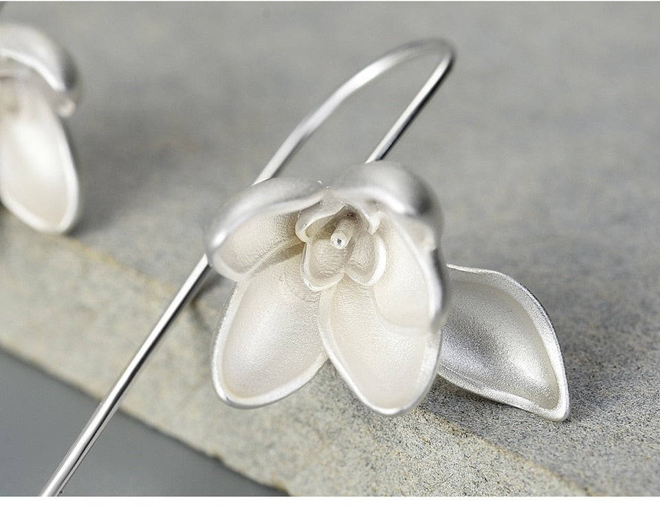Magnolienblüten-Baumel-Ohrring-Bella Webshop